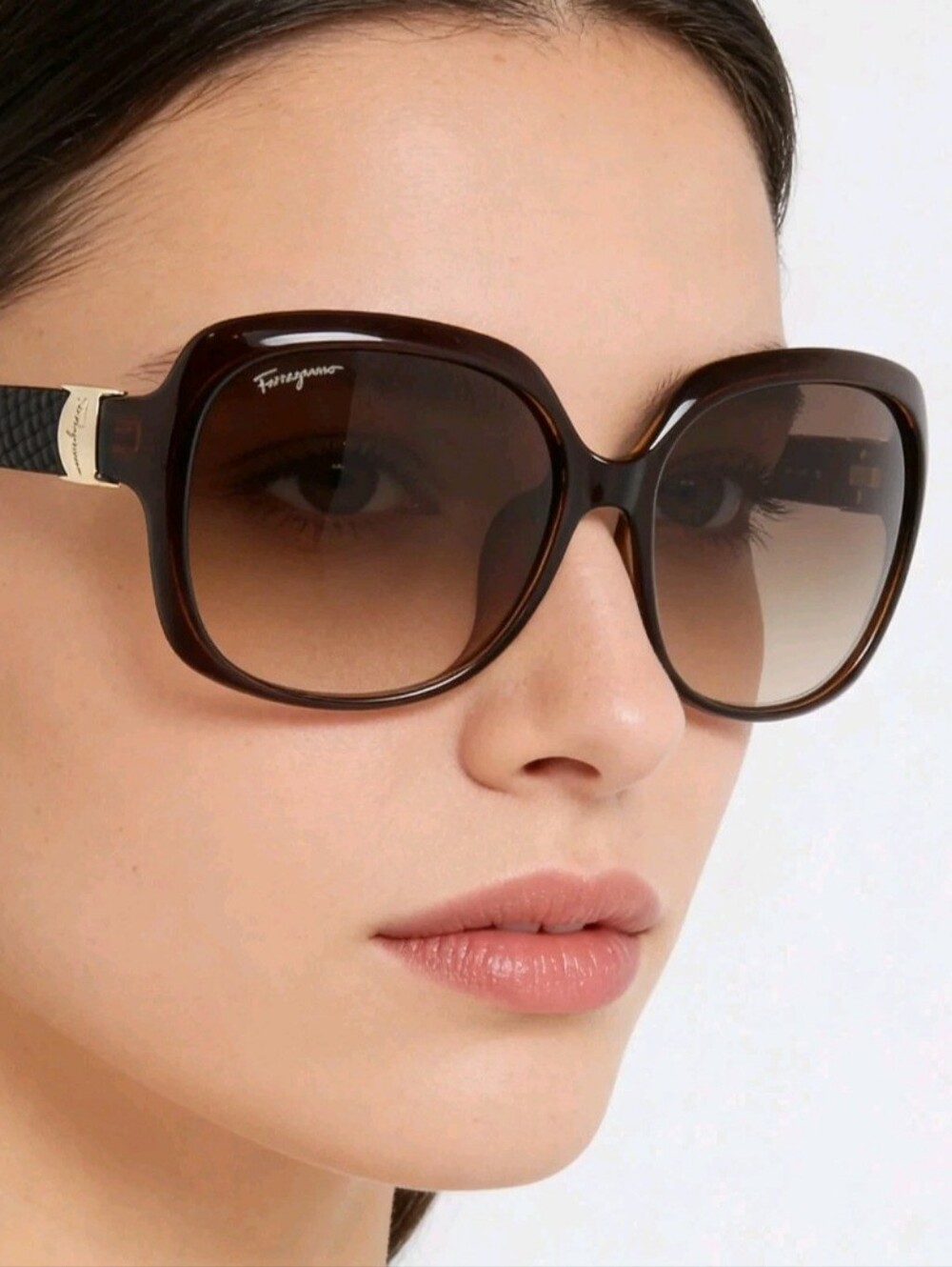 Salvatore Ferragamo SF739SA 001 Sunglasses Black Frame Grey Gradient Lens w Case
